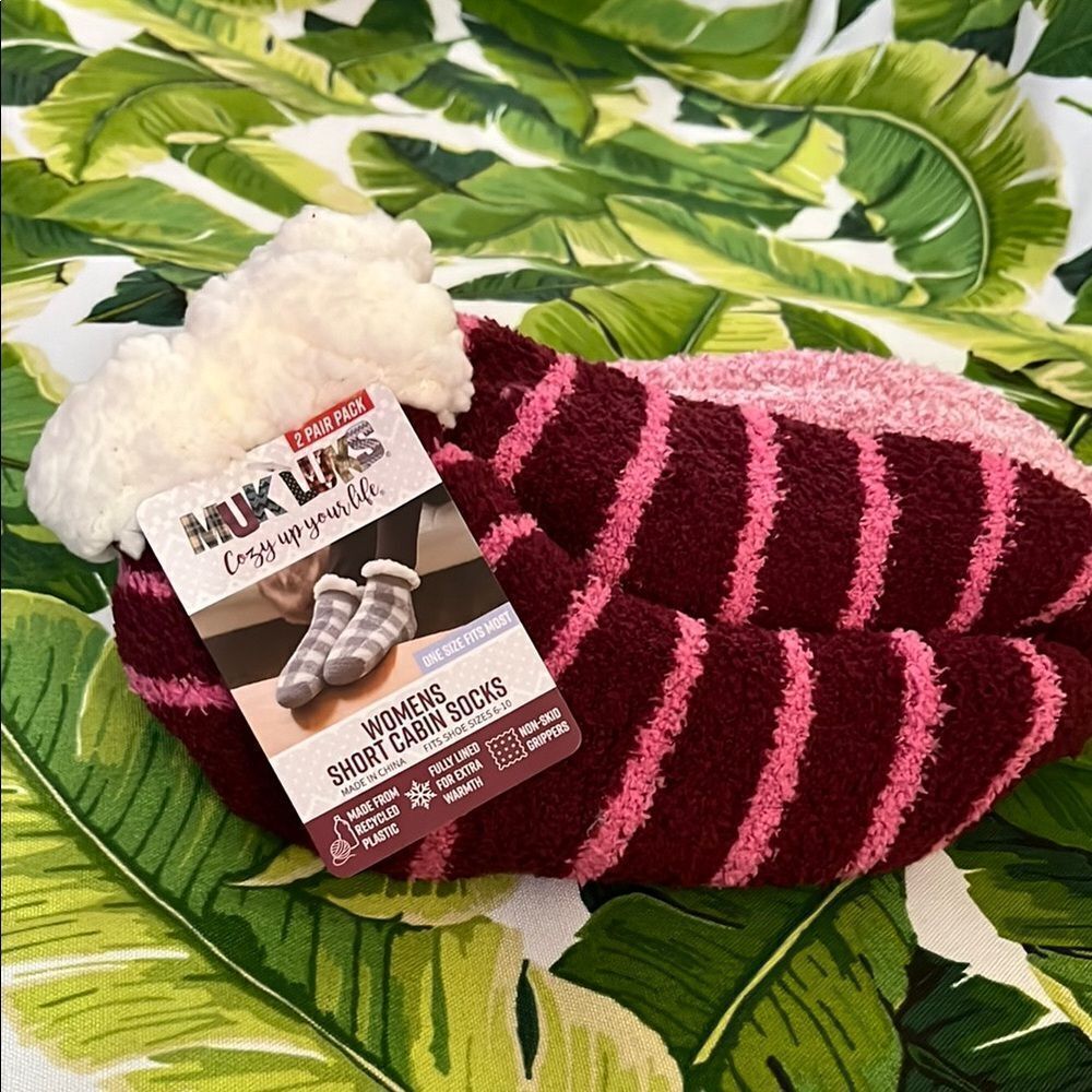 Muk Luks Women's Short Cabin Socks - Red and Pink